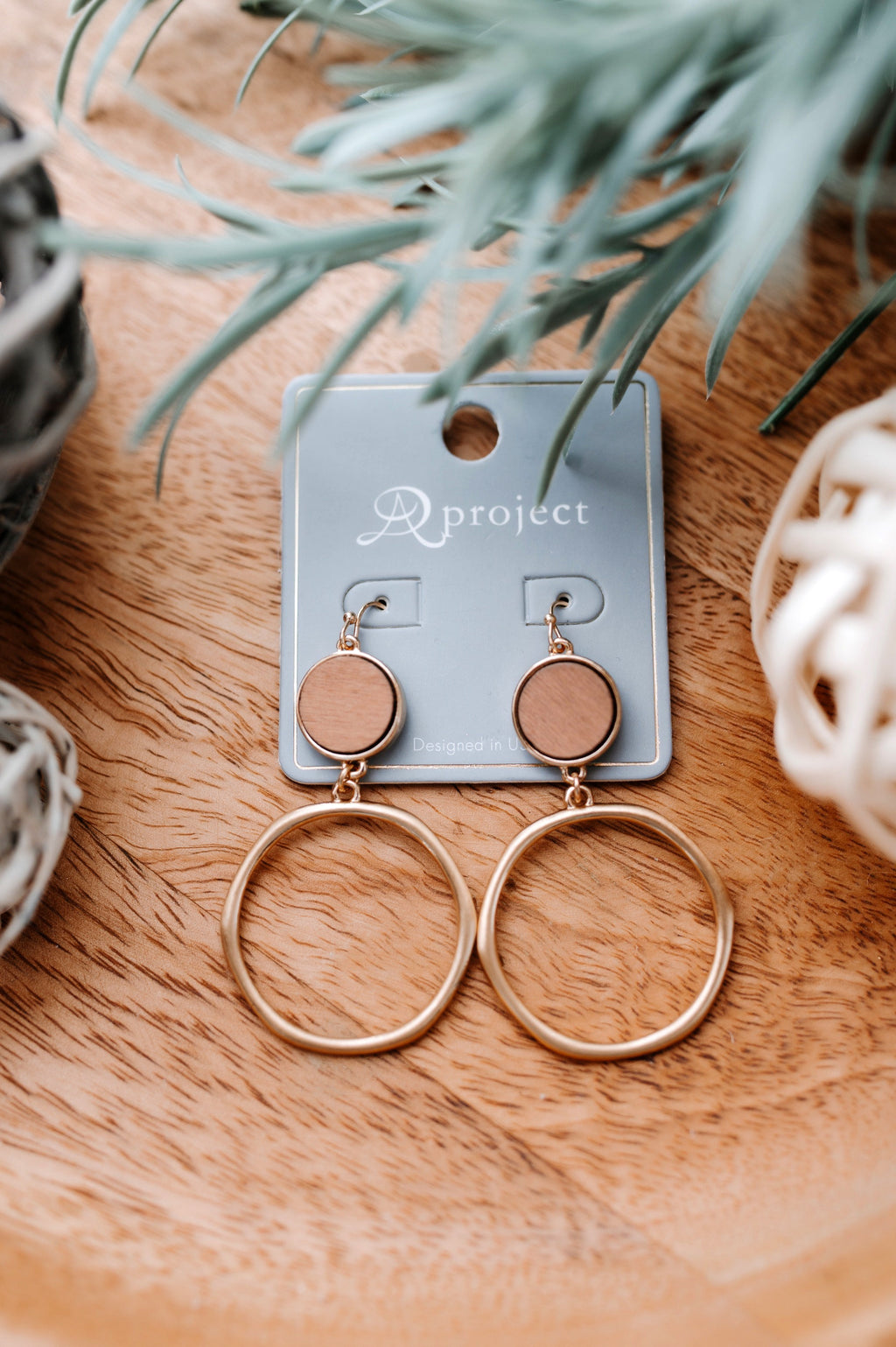 Wood Detail Hoop Earrings In Matte Gold